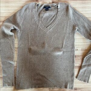 GAP Tan V-Neck Sweater with Long Sleeves and Ribbed Knit Pattern